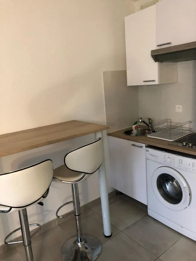Appartement Frejus balcon des arènes studio 5e étage piscine clim tennis France