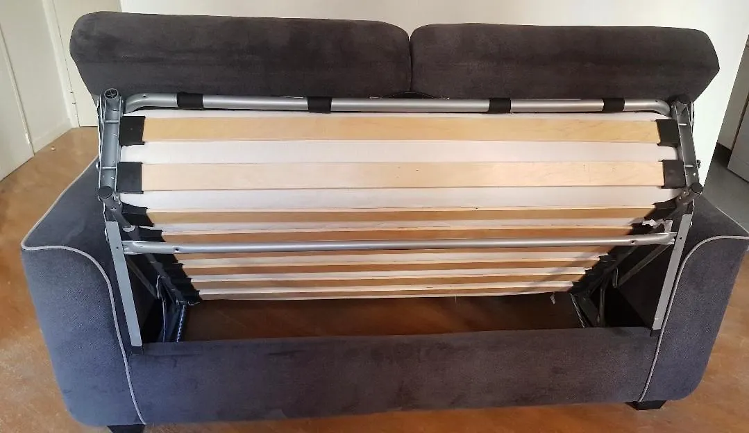 Appartement Frejus balcon des arènes studio 5e étage piscine clim tennis